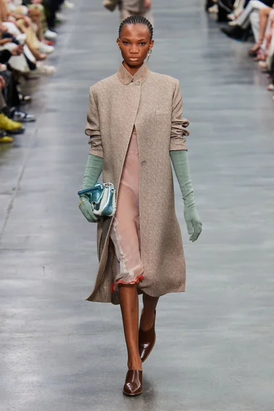 Look 15